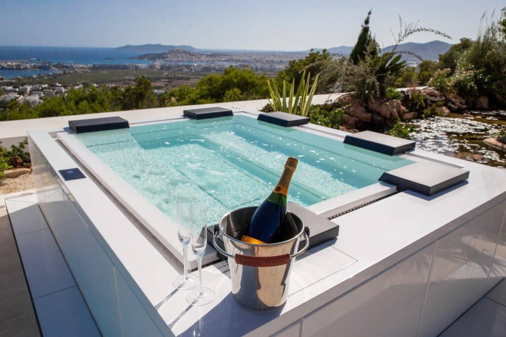 villa mira pool and champagne