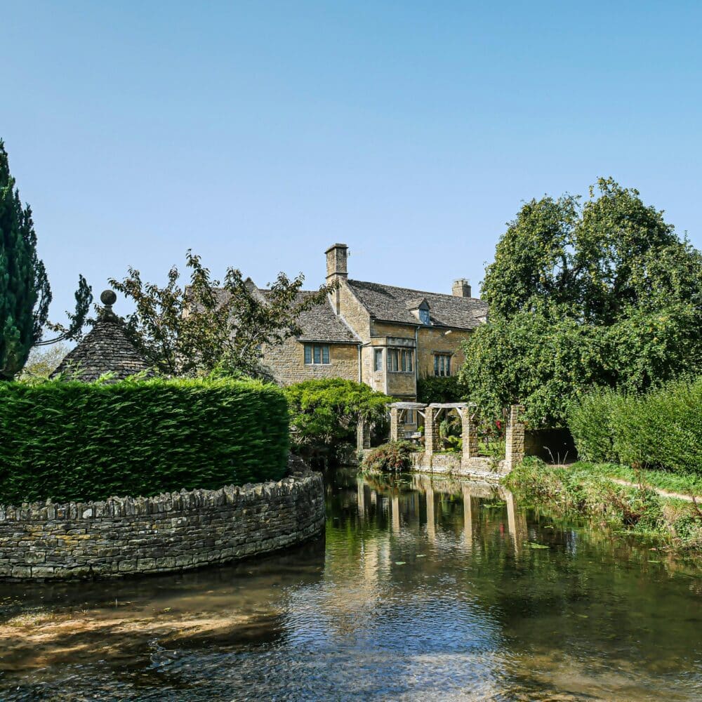 vicky-hincks-8gEpYX3AcR0-unsplash the cotswolds