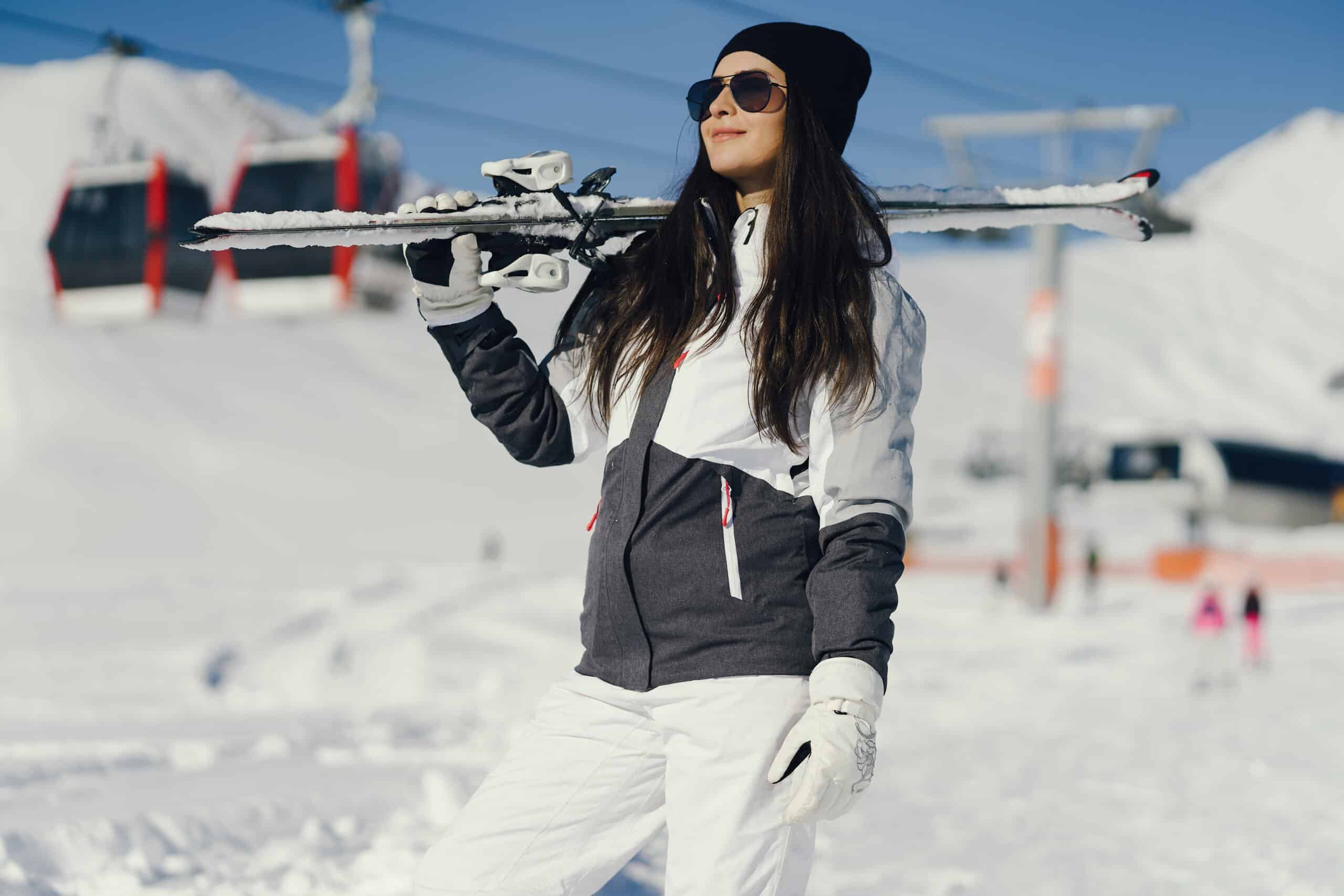 girl with skiis